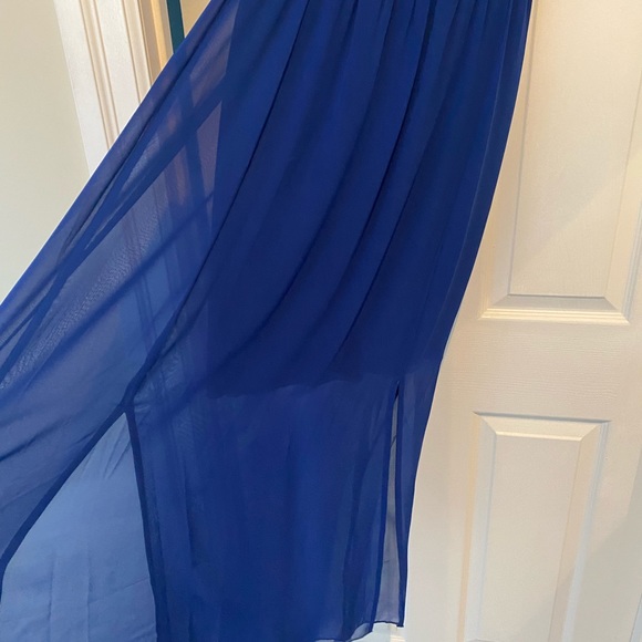 Semi formal dress - Picture 2 of 3